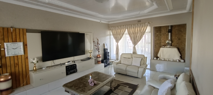 To Let 4 Bedroom Property for Rent in Kuruman Northern Cape